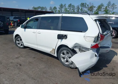 2011 Toyota Sienna Le V6 z USA, uszkodzony, nr VIN 5TDKK3DC3BS156395